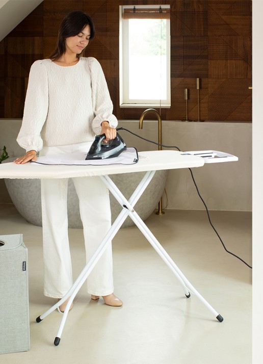 Brabantia Strijkplank C met solide strijkijzerhouder 124 x 45 cm - detail 5 gebroken wit