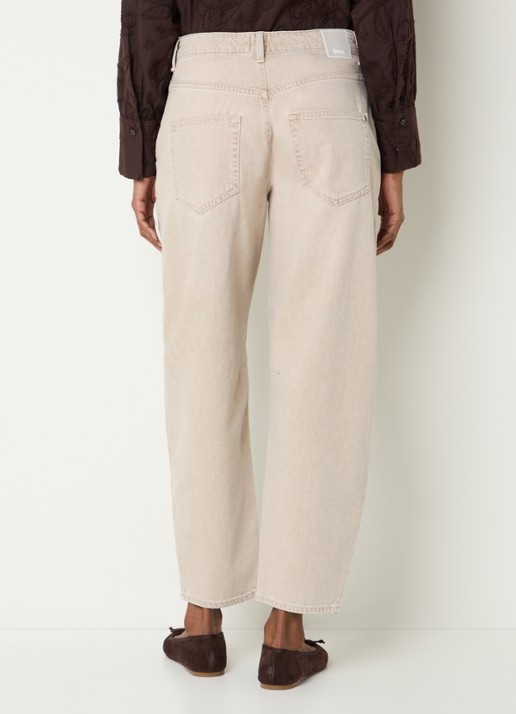 BRAX Megan S high waist tapered jeans met verwassen afwerking - achterkant 5 zand
