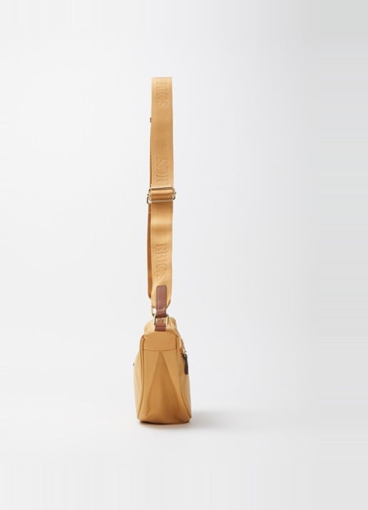 Bric's Halfmoon Small crossbodytas met logo - detail 4 okergeel