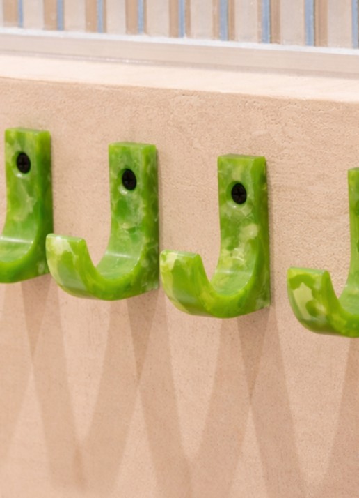 Brût Homeware Pavone wandhaak 7 cm - voorkant 2 groen