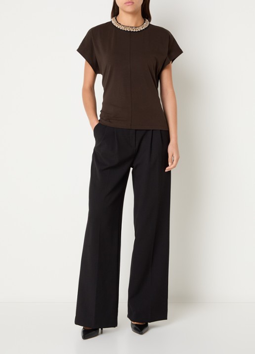 Bruuns Bazaar Verena T-shirt met kralendecoratie - voorkant 2 donkerbruin