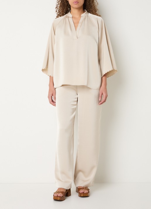 Bruuns Bazaar Winny tuniek van satijn met trompetmouw - voorkant 2 beige