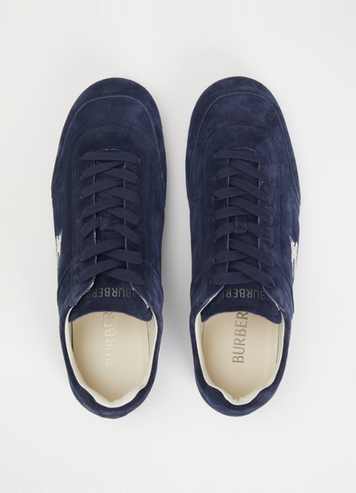 Burberry Knight sneaker van kalfssuède - detail 2 donkerblauw