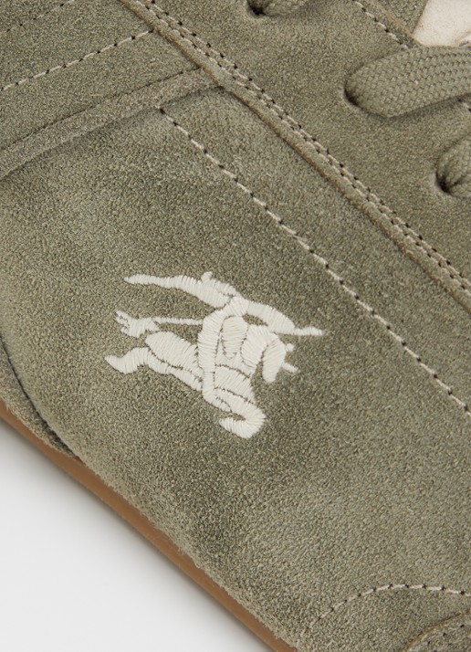 Burberry Knight sneaker van suède - detail 6 groen