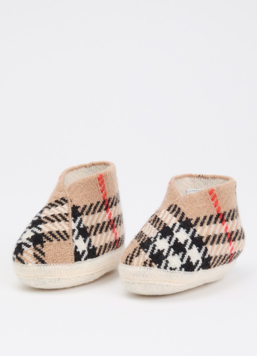 Burberry N1 Quinton babyslofje in kasjmierblend  - voorkant 2 zand