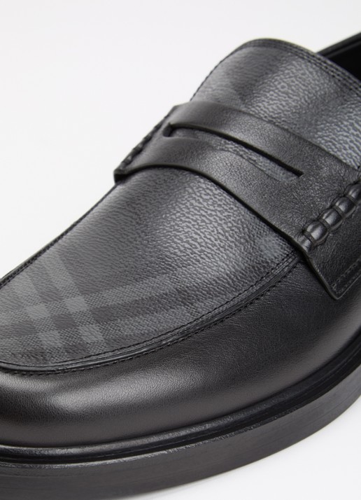 Burberry Pembroke loafer van kalfsleer  - detail 6 zwart