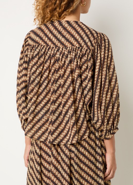 by-bar Becky blouse met print - achterkant 2 bruin