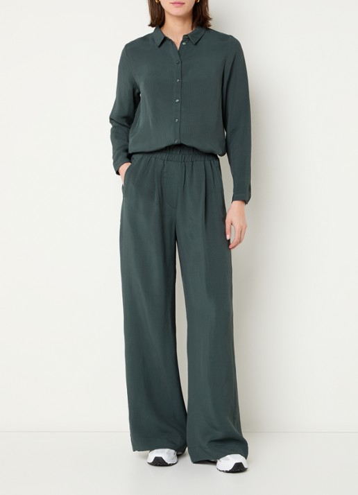 by-bar Benji high waist loose fit pantalon van satijn met steekzakken - voorkant 3 donkergroen