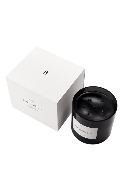 Byredo Bibliotheque Candle - geurkaars 1500 gram - voorkant 4 beige