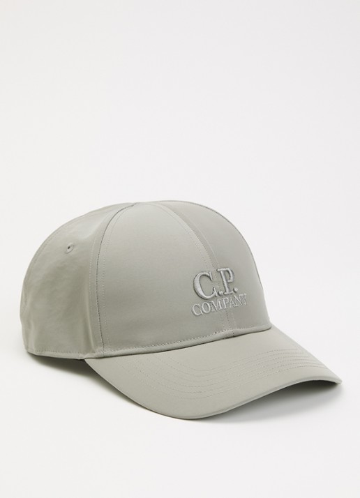 C.P. Company Chrome pet met logoborduring  - voorkant 2 beige
