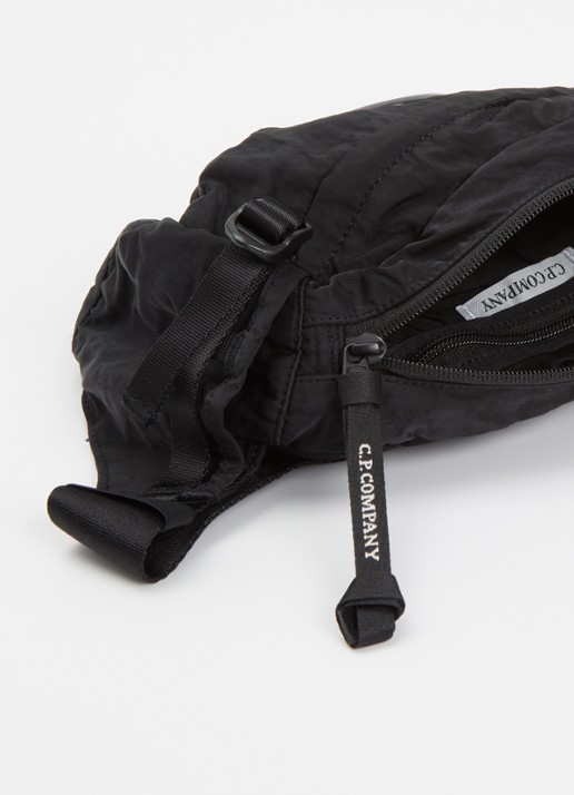 C.P. Company Heuptas met logo - detail zwart