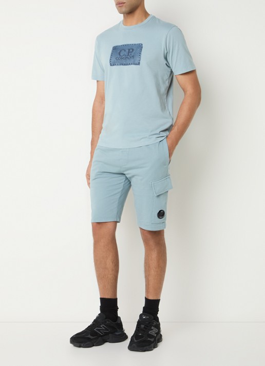 C.P. Company Slim fit korte cargobroek met logo - voorkant 2 blauw