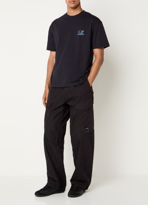 C.P. Company T-shirt met logo en backprint - voorkant 2 donkerblauw