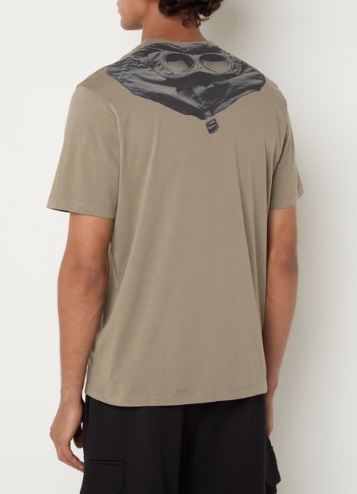 C.P. Company T-shirt met logo- en backprint - detail 3 olijfgroen
