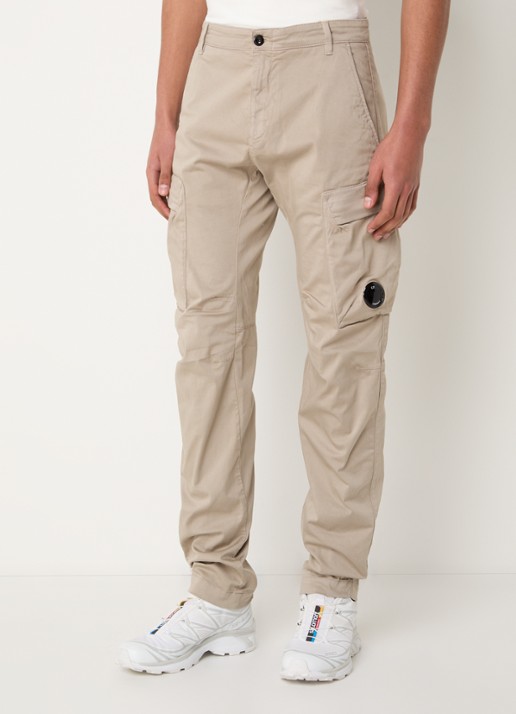 C.P. Company Tapered fit cargobroek met logo - detail 3 gebroken wit