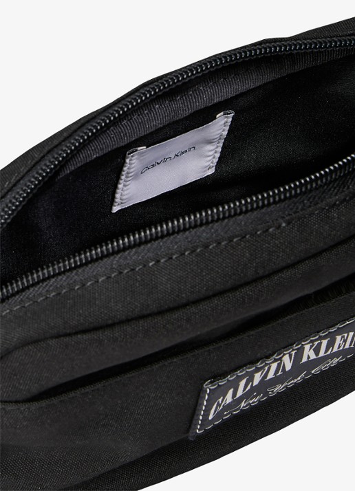 Calvin Klein Crossbodytas met logo en verstelbare schouderriem - detail 4 zwart