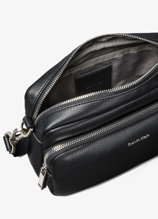 Calvin Klein Crossbodytas met logo - detail 4 zwart