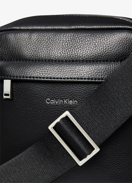 Calvin Klein Crossbodytas met verstelbare schouderriem en logo - detail 5 zwart