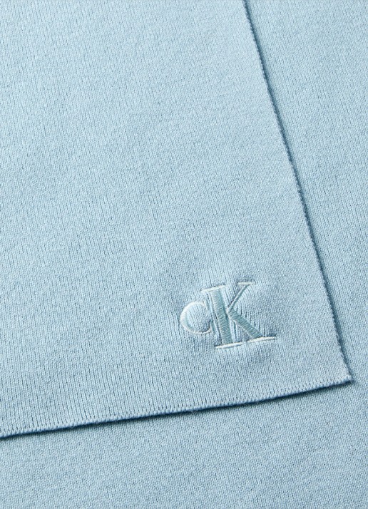 Calvin Klein Fijngebreide sjaal met logoborduring - detail 3 lichtblauw