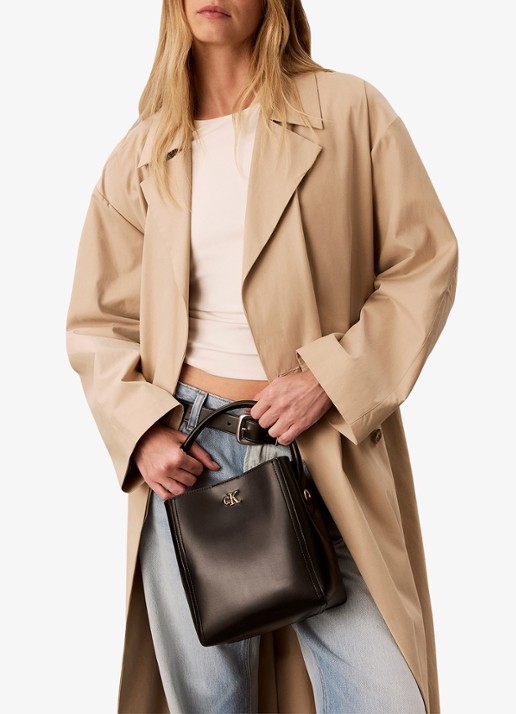 Calvin Klein Handtas met logo - detail zwart