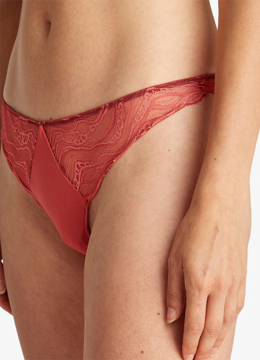 Calvin Klein Instinct string van kant - detail 2 steenrood