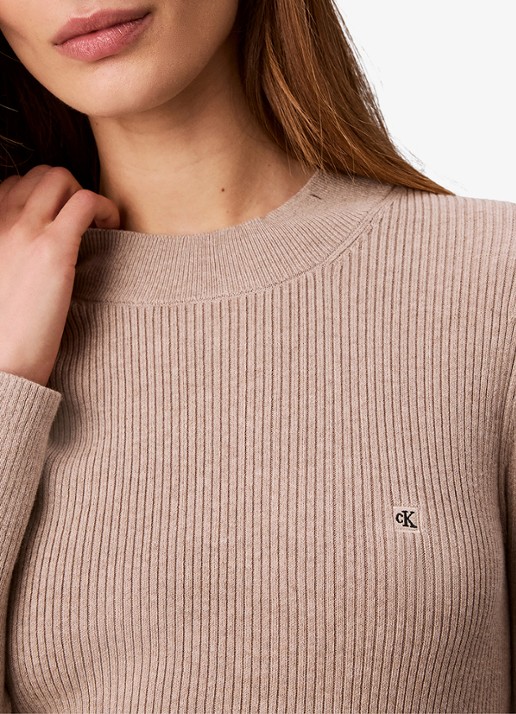 Calvin Klein Mini ribgebreide plooi jurk met logo - detail 2 donkerbeige