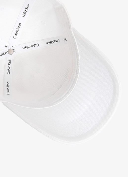 Calvin Klein Pet met borduring - detail 2 wit