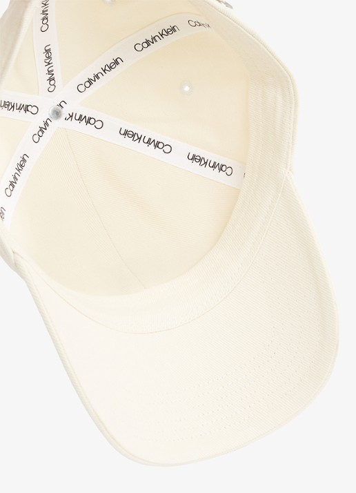 Calvin Klein Pet met logoborduring - detail 3 gebroken wit