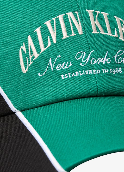 Calvin Klein Pet met logoborduring - detail 3 groen