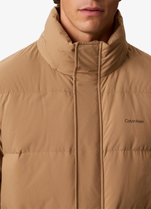 Calvin Klein Puffer jas met logo - detail 2 zand