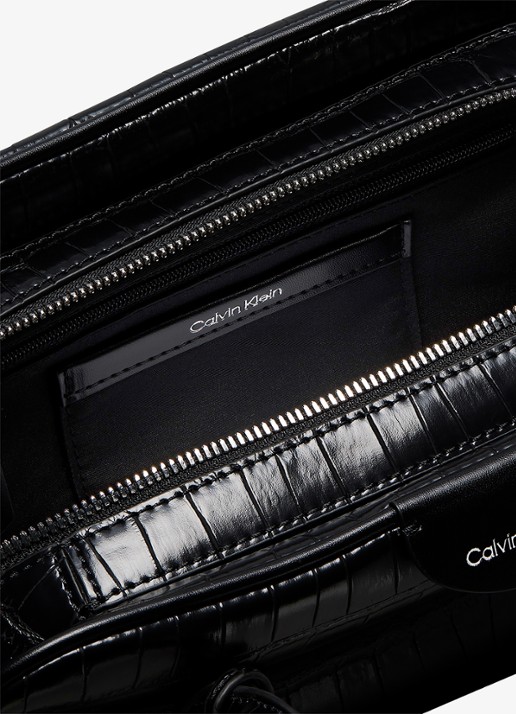 Calvin Klein Schoudertas met crocostructuur en tasbedel - detail 3 zwart