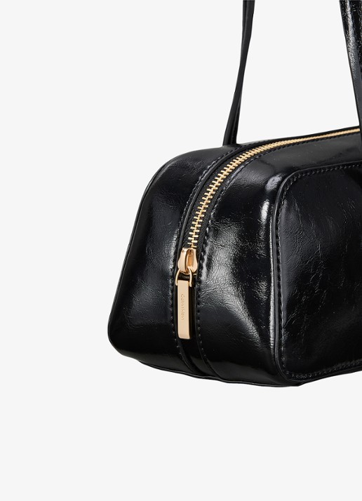Calvin Klein Schoudertas met logo - detail 3 black-ub1 /  zwart