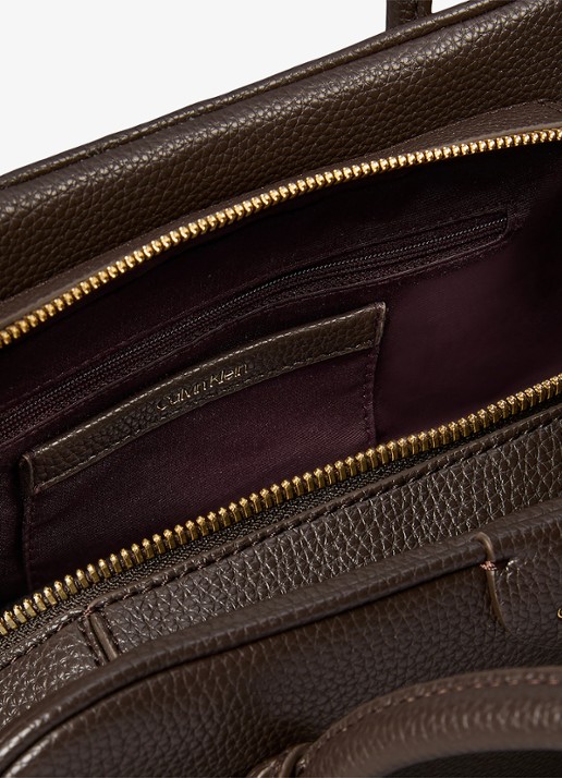 Calvin Klein Schoudertas met tasbedel - detail 3 delicioso-bal /  bruin