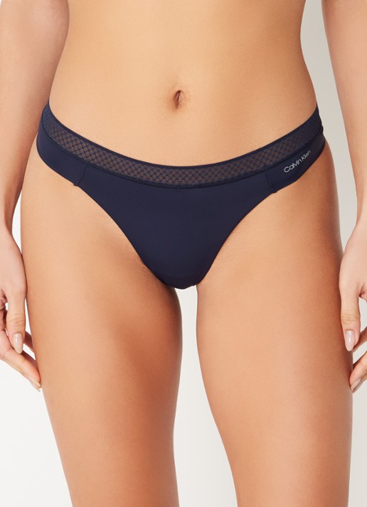 Calvin Klein Seductive Comfort string met kant - detail 2 blauw