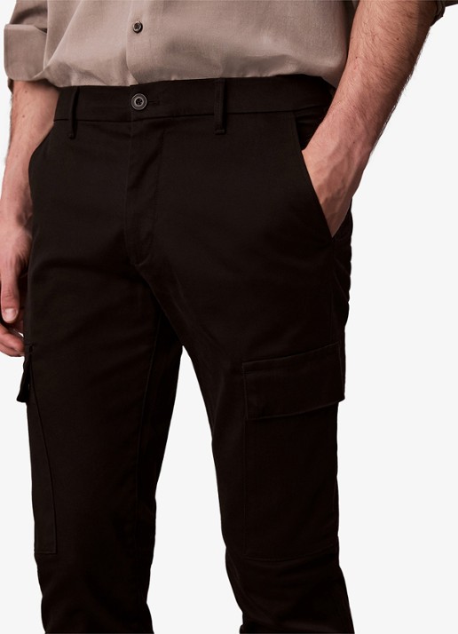 Calvin Klein Slim fit cargobroek met klepzakken - detail 2 zwart