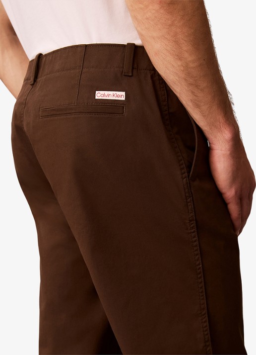 Calvin Klein Straight leg chino in katoenblend - detail 7 brown cork-wfm