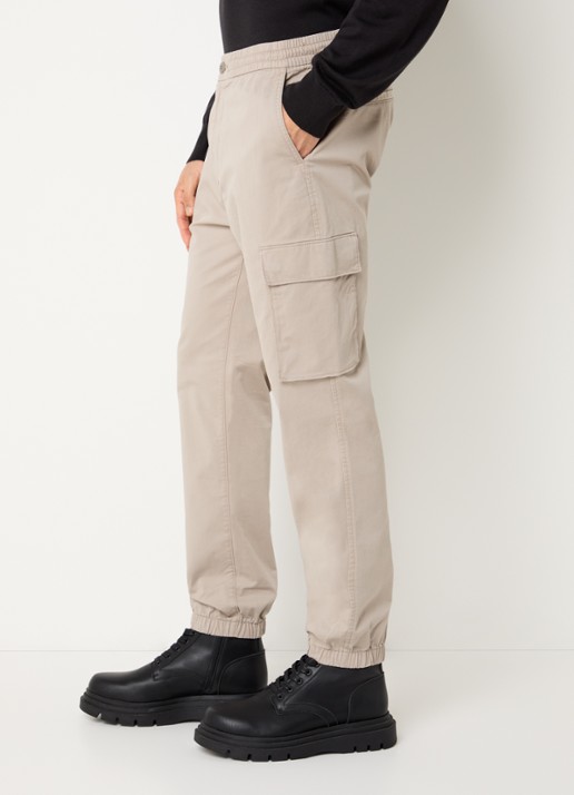 Calvin Klein Tapered fit cargobroek met logo - detail 2 beige