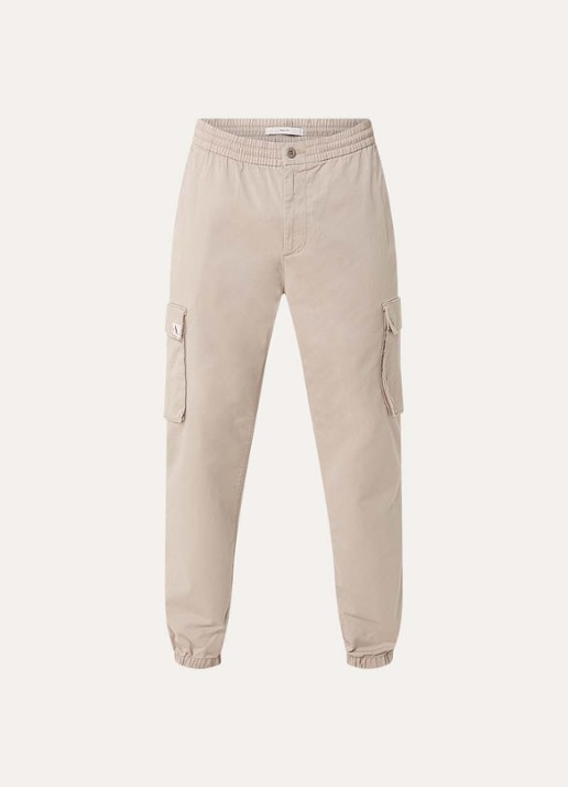 Calvin Klein Tapered fit cargobroek met logo - voorkant 4 beige