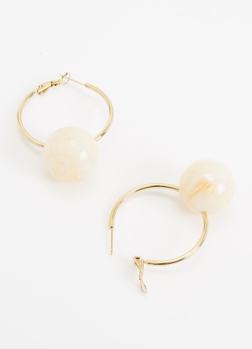 Camps & Camps Big Bauble oorringen verguld - detail creme