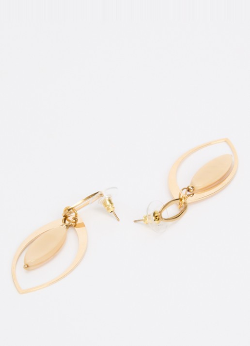 Camps & Camps Dangling oorstekers met hanger - detail wit