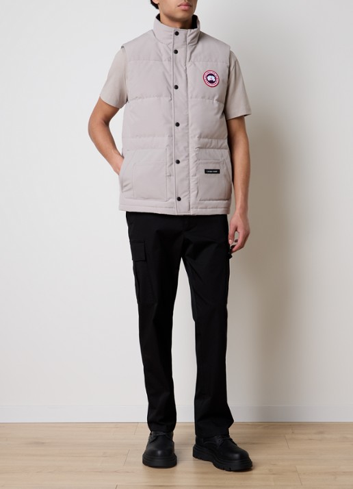 Canada Goose Freestyle gewatteerde bodywarmer met donsvulling en steekzakken - voorkant 3 donkerbeige