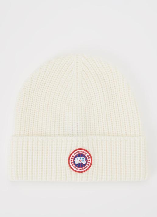 Canada Goose Ribgebreide muts van wol met logo - voorkant gebroken wit