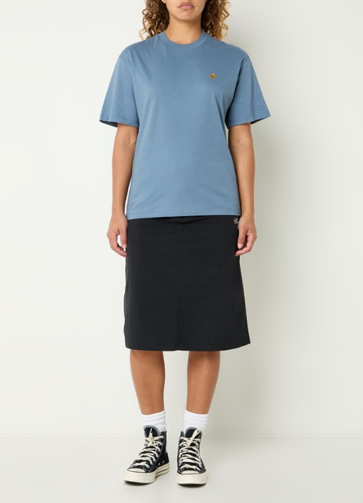 Carhartt WIP Chase T-shirt met logoborduring - voorkant 3 staalblauw