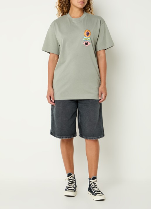 Carhartt WIP Stacked Grapes T-shirt met logo- en backprint  - voorkant 3 olijfgroen