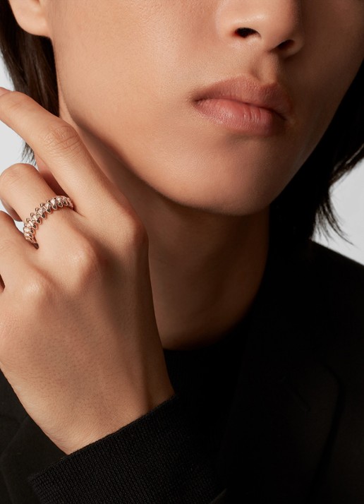 Cartier Clash de Cartier ring, klein model van 18 karaat roségoud met 0.31 ct diamant CRN4796100 - voorkant 8 roségoud