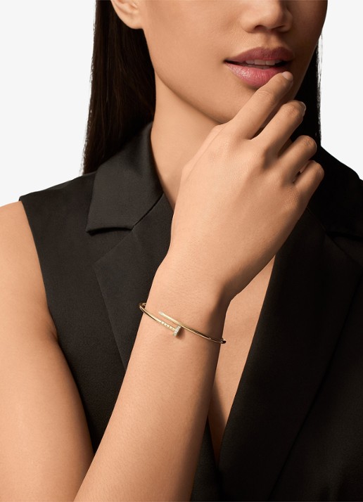 Cartier Juste un Clou bangle, klein model van 18 karaat geelgoud met 0.18 ct diamant CRB6066117 - voorkant 7 geelgoud