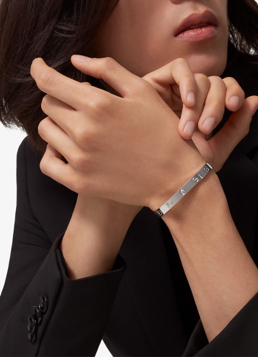 Cartier LOVE bangle open klassiek model van 18 karaat witgoud met 0.10 ct diamant CRB6029917 - achterkant 3 witgoud