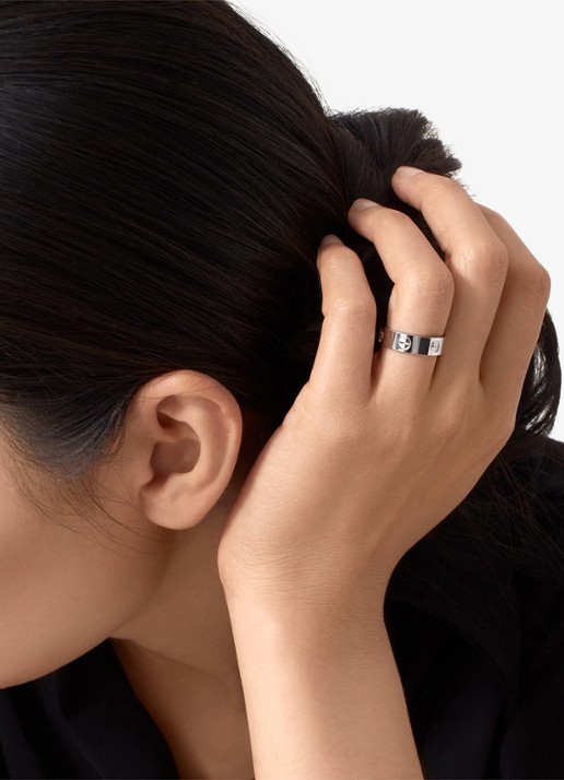 Cartier LOVE trouwring, klassiek model van 18 karaat witgoud met 0.23 ct diamant CRB40325 - voorkant 7 witgoud