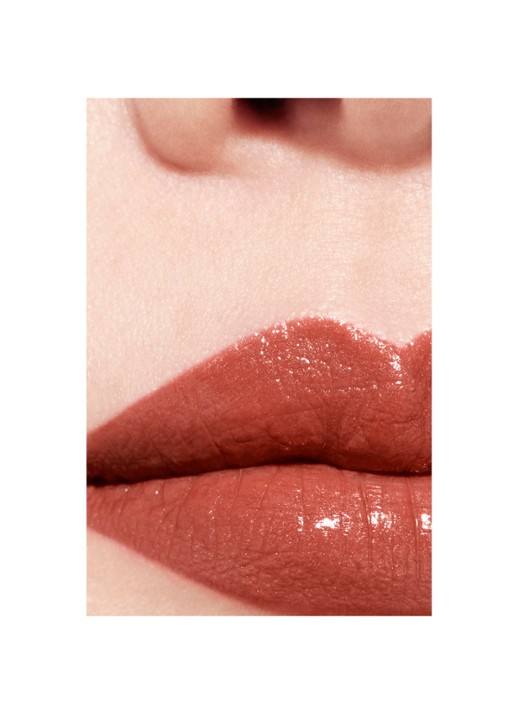 CHANEL DE LANGHOUDENDE HYDRATERENDE EN GLADSTRIJKENDE VERZORGENDE LIPPENSTIFT MET SATIJNGLANS - detail 3 106 deauville