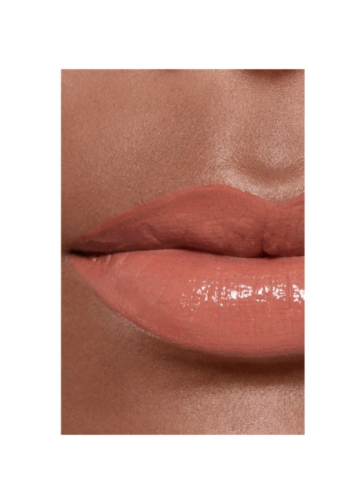 CHANEL DE UITERST LANGHOUDENDE GLANZENDE VLOEIBARE LIPPENSTIFT - detail 6 62 still 